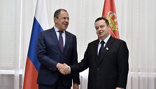 Rusijos užsienio reikalų ministras Sergejus Lavrovas ir Serbijos užsienio reikalų ministras Ivica Dačičius