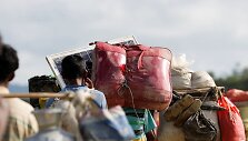 Persekiojami rohinjai i&scaron; savo &scaron;alies bėga į Banglade&scaron;ą