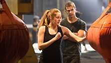 Shailene Woodley ir Theo Jamesas filme &bdquo;Divergentė&ldquo;