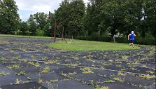 Roki&scaron;kio stadioną patys  sportininkai  vadina sodu  dėl vasarą jame auganćių žolių