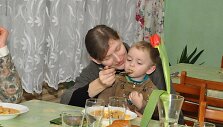 Labdaringų valgyklų lankytojams vai&scaron;es surengė labdaros fondas &bdquo;Maisto bankas&ldquo;