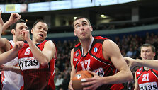 Steponas Babrauskas (kairėje) ir Jonas Valančiūnas 2012 metais žaidė vienoje komandoje.