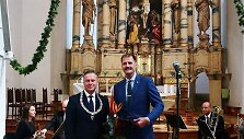 Kretingos rajono savivaldybės meras Antanas Kalnius su Garbės piliečiu Gintaru Krapiku.