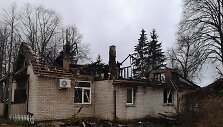 Po gaisro liko stovėti tik mūrinės sienos. Vienas kambarys i&scaron;degė visi&scaron;kai, kiti apdegė, buvo sulieti.
