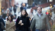 &Scaron;vedijos princesė Madeleine ir jos vyras Christopheris O'Neillas, ne&scaron;antis &bdquo;Livly&ldquo; prekių mai&scaron;elį