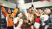 &bdquo;Simple Plan&ldquo; albumo &bdquo;Taking One for the Team&ldquo; vir&scaron;elis