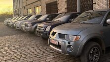 Kalėdų konvojaus automobiliai jau rikiuojas Kristaus Prisikėlimo Bazilikos kieme