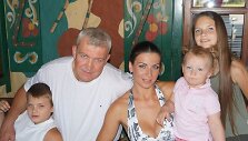 Oleksandras Okunskis su &scaron;eima