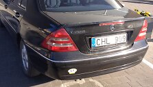 Mercedes Benz neįgaliųjų vietoje