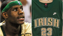 LeBronas Jamesas ir krep&scaron;ininko vidurinės mokyklos mar&scaron;kinėliai