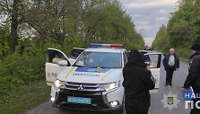 Sustabdžius automobilį, vyrai maskuojančiais drabužiais su&scaron;audė policininkus