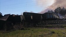 Rusijos Amūro srityje nuo bėgių nuriedėjo traukinys