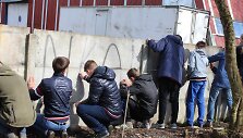 &Scaron;alčininkų jaunimas valo vandalų užra&scaron;us