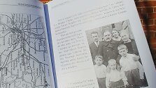 &Scaron;umskų &scaron;eima dvaro sodyboje 1935 m.