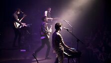 &bdquo;Glass Animals&ldquo; koncerto akimirka