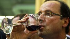 Francois Hollande nusprendė i&scaron;parduoti dalį vyno kolekcijos, vyno rūmai tikrai nepritrūks. 