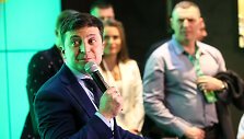 Volodymyro Zelenskio komanda ir žurnalistai laukia rezultatų