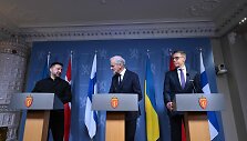 Volodymyras Zelenskis, Norvegijos premjeras Jonas Gahr Store'as ir Suomijos prezidentas Alexanderis Stubbas
