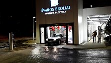 Eilės prie &bdquo;&Scaron;varos brolių&ldquo; plovyklos Vilniuje