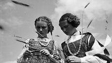 Lietuvaitės. 1938 m. Vytautas Augustinas. Lietuvos nacionalinis muziejus