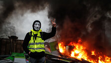 &bdquo;Geltonųjų liemenių&ldquo; protestai prie&scaron; E.Macroną peraugo į susirėmimus