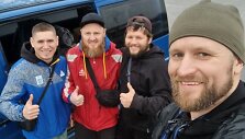 Aurimas Mockus (de&scaron;inėje) su komanda pasiekė Charkivą.