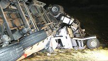Nakties avarija ties Kryžkalniu: baltarusio vilkikas pateko į plikledžio spąstus 2015 m. sausio 04 d. 