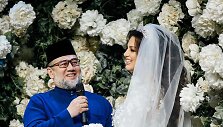 Kelantano sultonas Muhammadas V ir Oksana Voevodina 