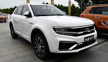 Kinų automobilis &bdquo;Zotye X7&ldquo; primena krosoverį &bdquo;VW Tiguan&ldquo;