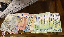 Baltosios Vokės kaime sulaikyti narkotikų platintojai