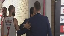 &Scaron;aras su V.Spanouliu spėjo persimesti keliais žodžiais i&scaron;kart po rungtynių tunelyje