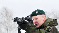 Sistemą MILES i&scaron;bandė Lietuvos kariuomenės vadas gen. ltn. Arvydas Pocius