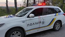 Sustabdžius automobilį, vyrai maskuojančiais drabužiais su&scaron;audė policininkus