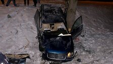 Lietuvio vairuojamas automobilis Lenkijoje nuskriejo nuo kelio ir trenkėsi į medį