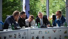 Donaldas Tuskas, Volodymyras Zelenskis, Emmanuelis Macronas, Keiras Starmeris, Friedrichas Merzas