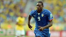 Mario Balotelli &scaron;venčia 23-iąjį gimtadienį