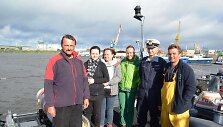 pirmas i&scaron; kairės &ndash; jachtos MAUS kapitonas Tomasz Kubacki, antras i&scaron; de&scaron;inės &ndash; laivo FGS WEILHEIM  vadas kapitonas leitenantas Martin Klaus.