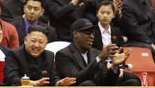 Dennisas Rodmanas ir Kim Jong Unas &Scaron;iaurės Korėjoje