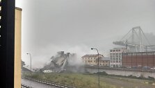Italijoje Genujos mieste sugriuvo greitkelio viadukas