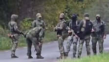 Estija skelbia uždarius sieną su Rusija: pasienyje pastebėti ginkluoti vyrai