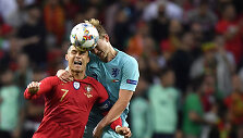Cristiano Ronaldo ir Matthijsas de Ligtas
