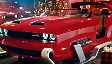 Kalėdų Senelio &bdquo;Dodge Challenger SRT Hellcat Redeye&ldquo;