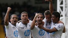 "Tottenham" futbolininkai džiaugiasi įvarčiu (i&scaron; kairės): Aaronas Lennonas, Kyle'as Walkeris, Roberto Soldado, Gilfy Sigurdssonas ir Paulinho.