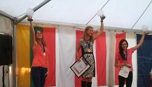 Europos moterų  kar&scaron;to oro balionų čempionato prizininkės - Agnė  Simonavičiūtė (i&scaron; kairės), Beata Choma ir Elisabeth Kindermann