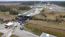 Migrantų i&scaron; Baltarusijos kolona pasiekė Lenkijos sieną