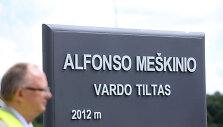 Alfonso Me&scaron;kinio tiltas Kaune
