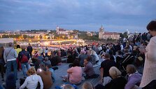 Sostinė pirmąkart i&scaron;kylauja naktiniame &scaron;imtmečio piknike prie Neries