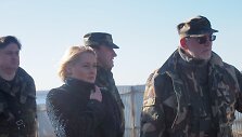 NŽT vadovė Daiva Gineikaitė kartu su VSAT pareigūnais vietoje įvertino lauko darbus, demarkuojant Lietuvos-Rusijos sieną.