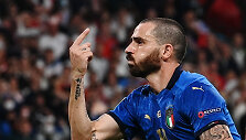 Leonardo Bonucci pelnė įvartį Italijai.