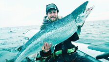 Klaipėdietis Ignas Luotė sekmadienį Baltijos jūroje pagavo milžini&scaron;ką la&scaron;i&scaron;ą, svėrusią 16,4 kilogramų. 